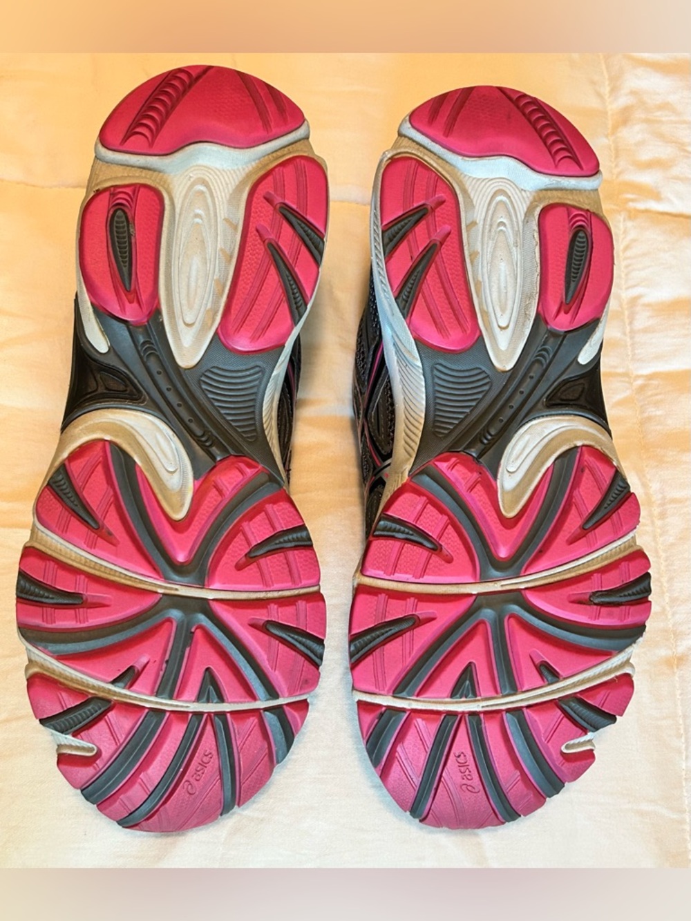 ASICS women’s Gray and Pink Athletic Running Shoes - Picture 3 of 7